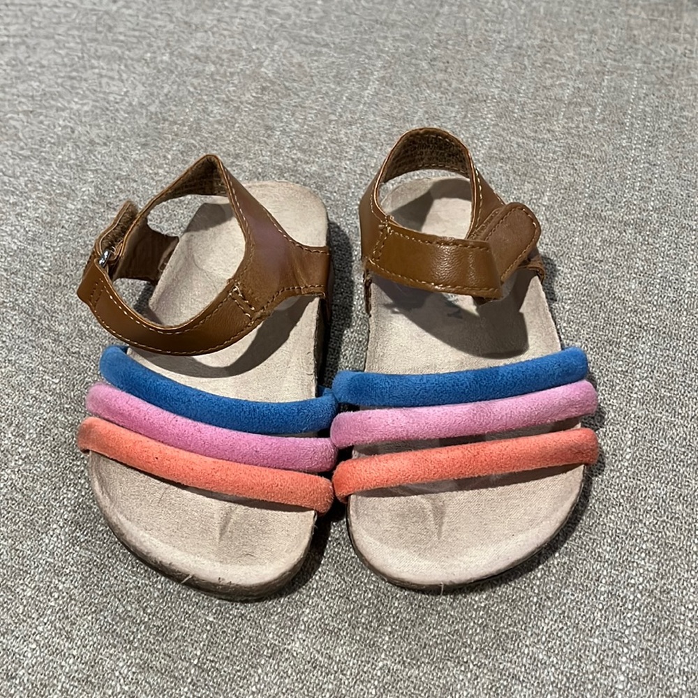 Old Navy toddler sandal, sz 5
